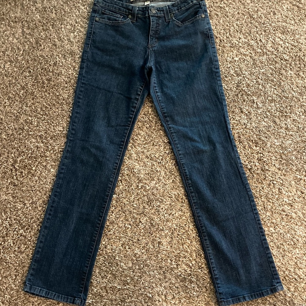 Woman’s Straight Leg Jeans Mid Rise Size 8/28